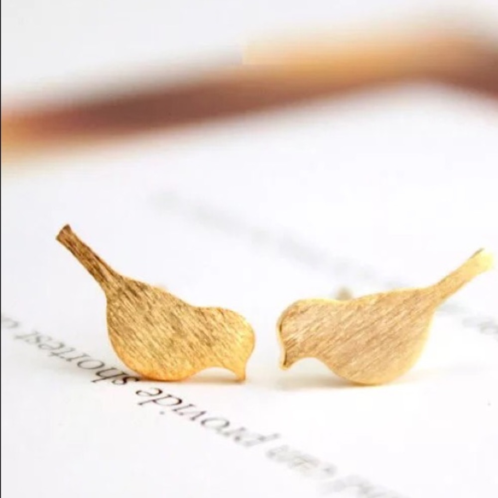 🎉 New Gold Plated Tiny Bird Stud Earrings